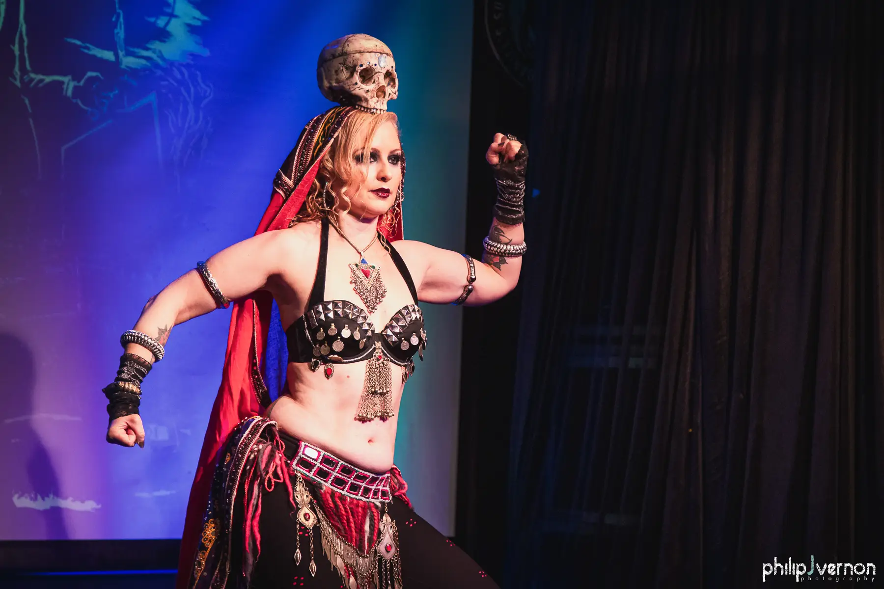 Dark fusion bellydancer